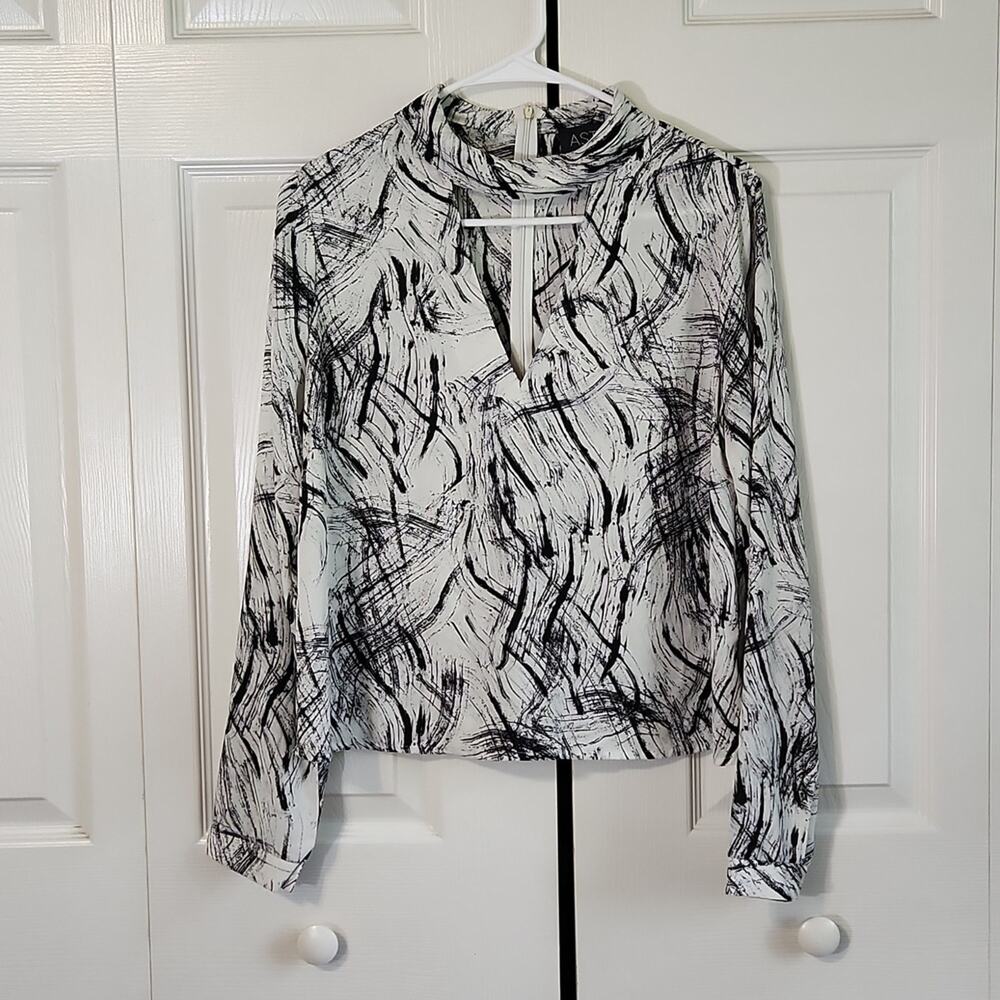 ASTR Women's Black & White Choker Collar Deep V-neck Keyhole Blouse‎ Size SM